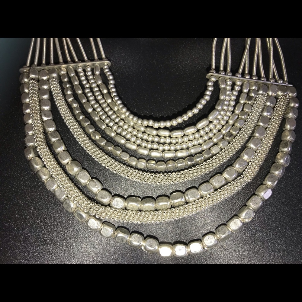 Unique neckpiece